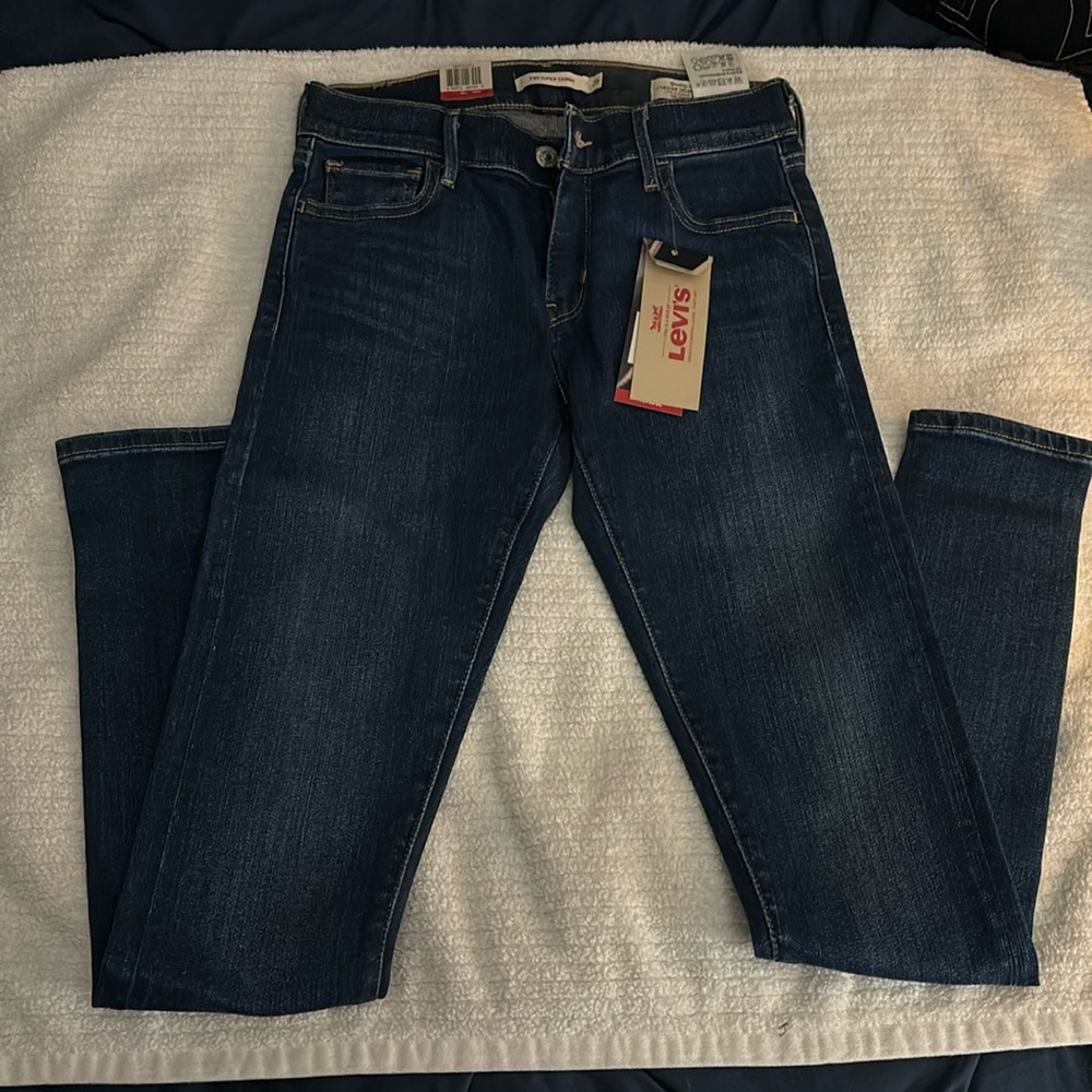 Levi’s 710 super skinny mid rise jeans. Size 26.